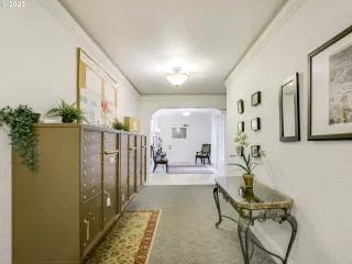 Photo #4: 23596910 Listing