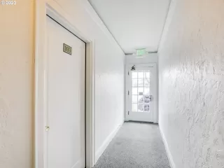 Photo #5: 23596910 Listing