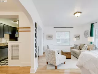 Photo #6: 23596910 Listing