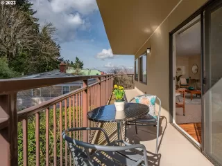 Photo #3: 23598616 Listing