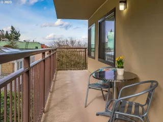 Photo #5: 23598616 Listing