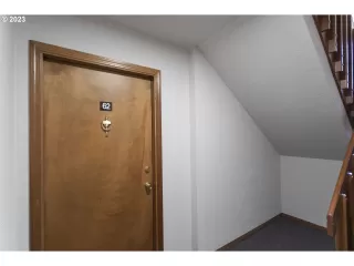 Photo #4: 23598768 Listing