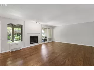 Photo #6: 23598768 Listing