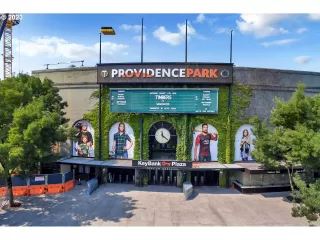 Photo #4: 23599770 Listing