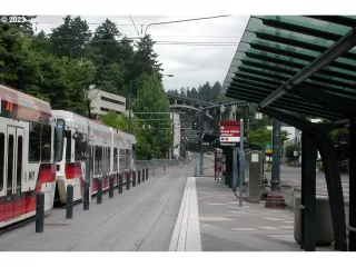 Photo #5: 23599770 Listing