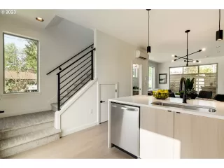 Photo #3: 23599846 Listing