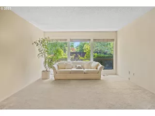 Photo #5: 23600402 Listing 