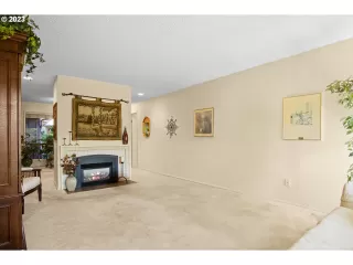 Photo #6: 23600402 Listing 