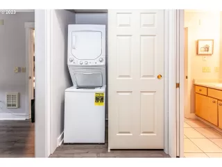 Photo #5: 23601174 Listing