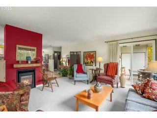 Photo #5: 23601238 Listing