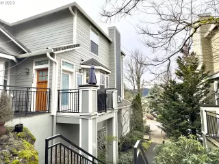 Photo #4: 23601282 Listing