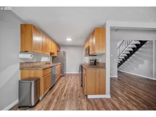 Photo #4: 23602630 Listing