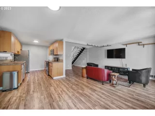 Photo #5: 23602630 Listing
