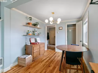 Photo #4: 23603600 Listing