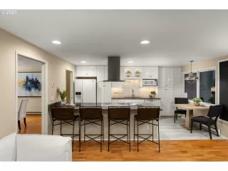 Photo #2: 23604484 Listing