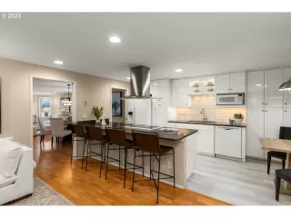 Photo #3: 23604484 Listing