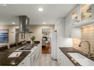 Photo #5: 23604484 Listing