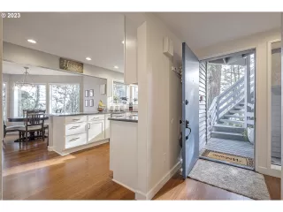 Photo #5: 23604812 Listing 