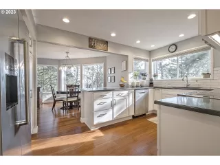 Photo #6: 23604812 Listing 