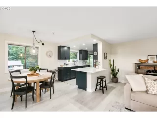 Photo #2: 23605327 Listing 