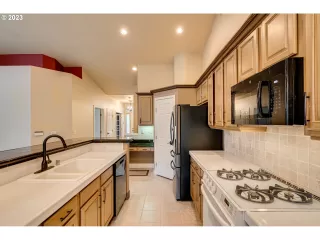 Photo #4: 23605570 Listing