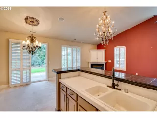 Photo #6: 23605570 Listing