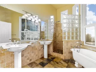 Photo #2: 23606009 Listing 