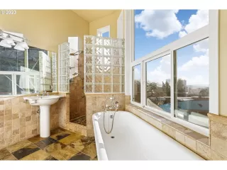 Photo #3: 23606009 Listing 