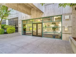 Photo #2: 23606154 Listing 