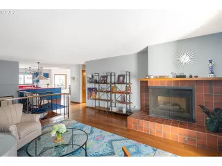 Photo #4: 23606749 Listing