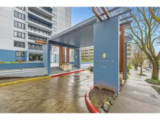 Photo #2: 236069935 Listing