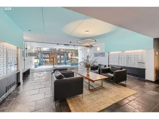 Photo #3: 236069935 Listing