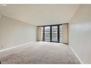 Photo #5: 236069935 Listing