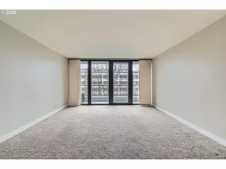 Photo #6: 236069935 Listing