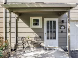 Photo #3: 23608359 Listing