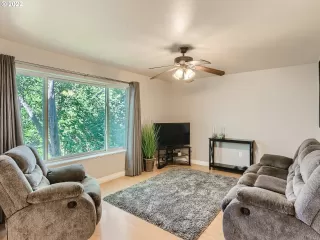 Photo #5: 23608359 Listing