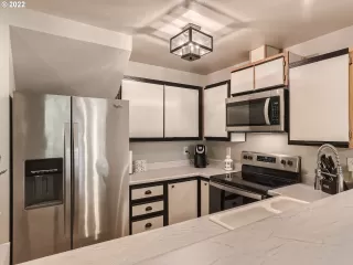 Photo #6: 23608359 Listing