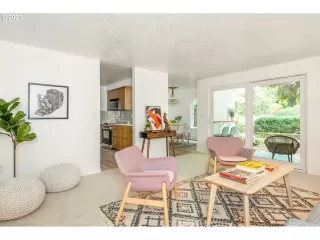 Photo #5: 23608619 Listing