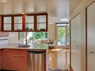 Photo #2: 23609103 Listing