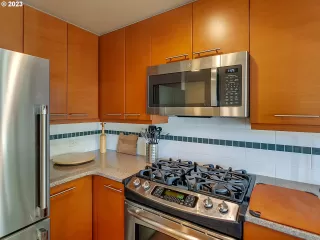 Photo #3: 23609103 Listing