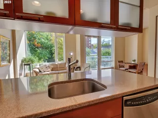 Photo #4: 23609103 Listing