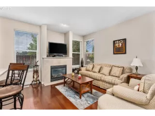 Photo #5: 23609338 Listing 