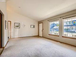 Photo #3: 23609402 Listing