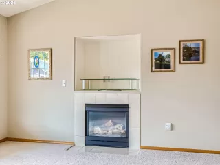 Photo #4: 23609402 Listing