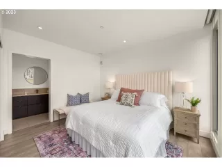 Photo #5: 23609706 Listing