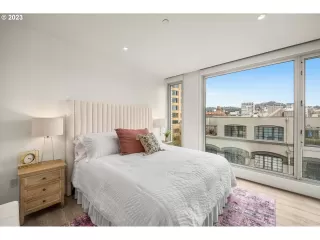 Photo #6: 23609706 Listing