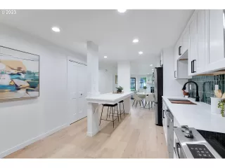 Photo #5: 23609938 Listing 