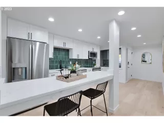 Photo #6: 23609938 Listing 