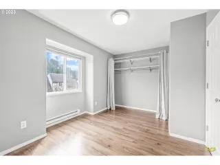 Photo #4: 23610271 Listing