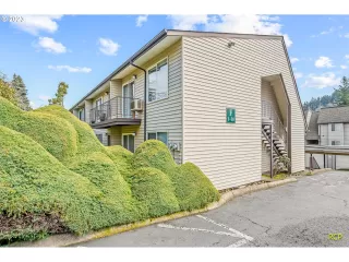 Photo #6: 23610271 Listing